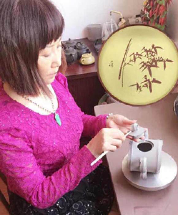 紫砂艺人袁根妹，工艺美术员