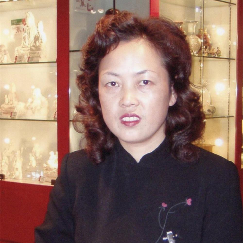 紫砂艺人袁立新，正高级工艺美术师