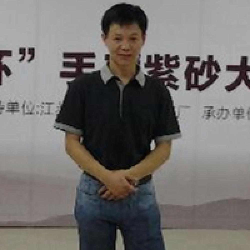 紫砂艺人裴俊伟，高级工艺美术师