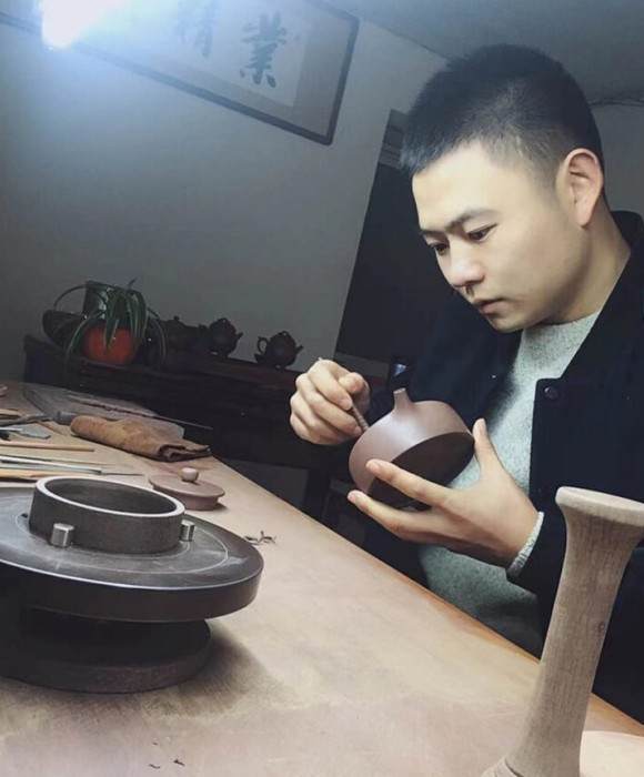 紫砂艺人裴烨楠，助理工艺美术师