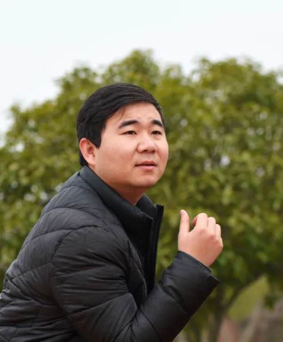 紫砂艺人裴龙洋，工艺美术师