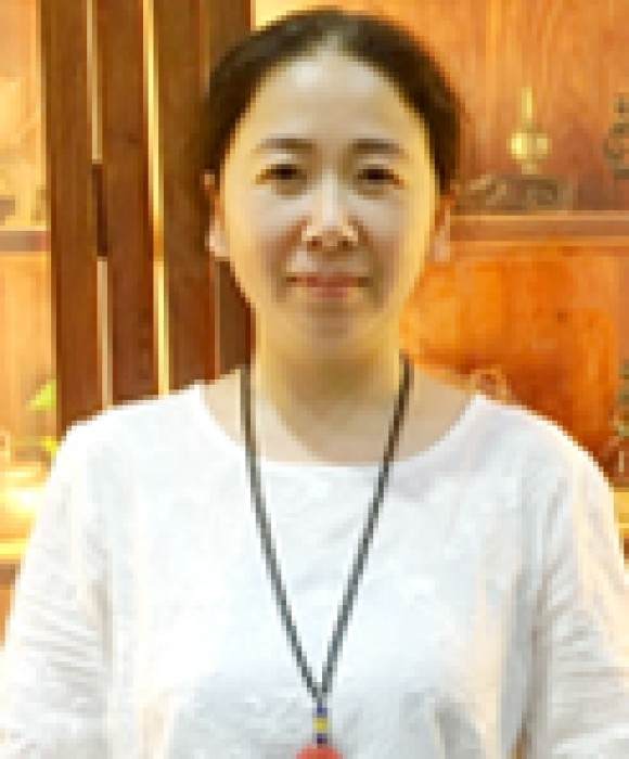 紫砂艺人褚萍，工艺美术师