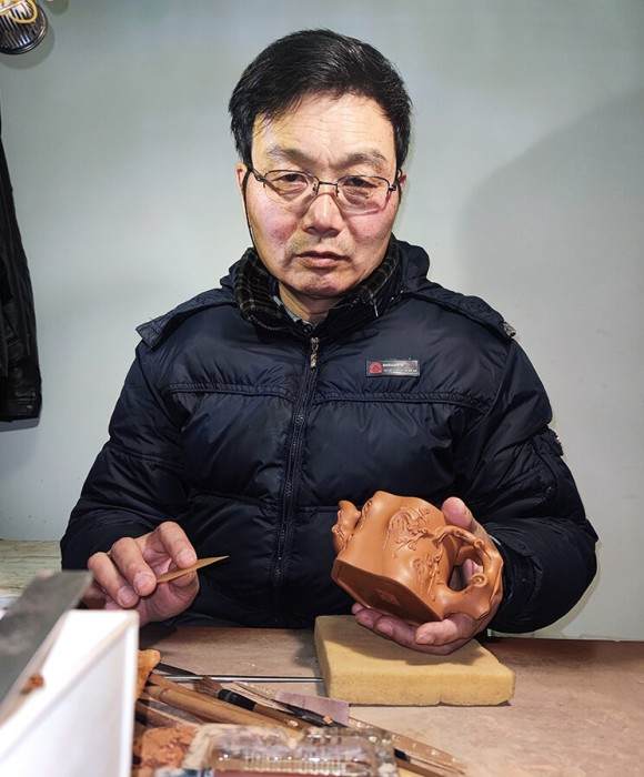 紫砂艺人计梦新，助理工艺美术师