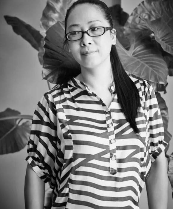 紫砂艺人许丽华，助理工艺美术师