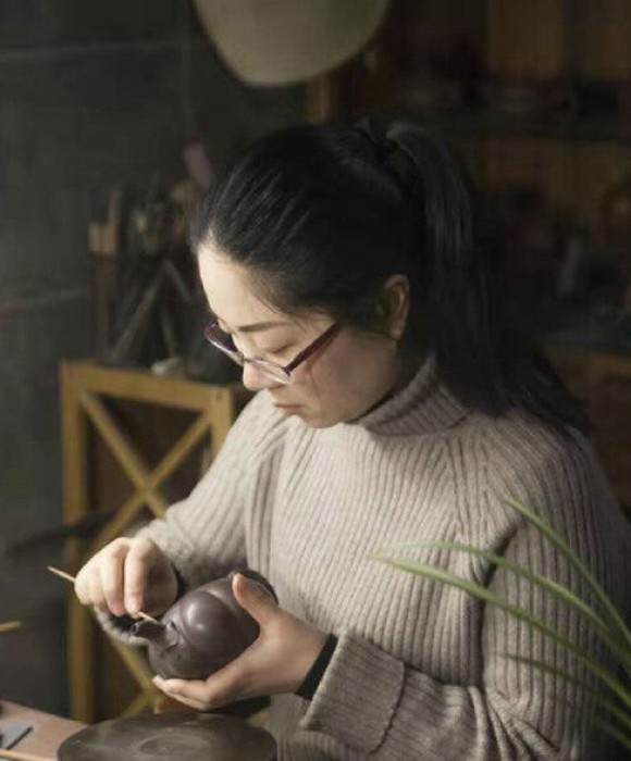 紫砂艺人许勤艳，工艺美术师