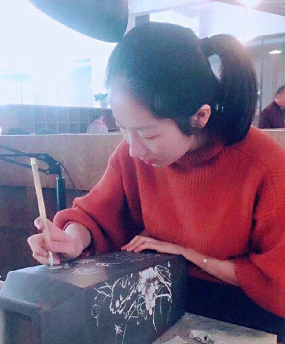 紫砂艺人许嘉琳，助理工艺美术师