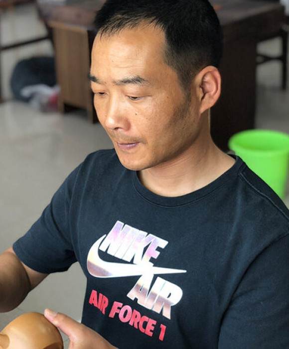 紫砂艺人许国君，助理工艺美术师