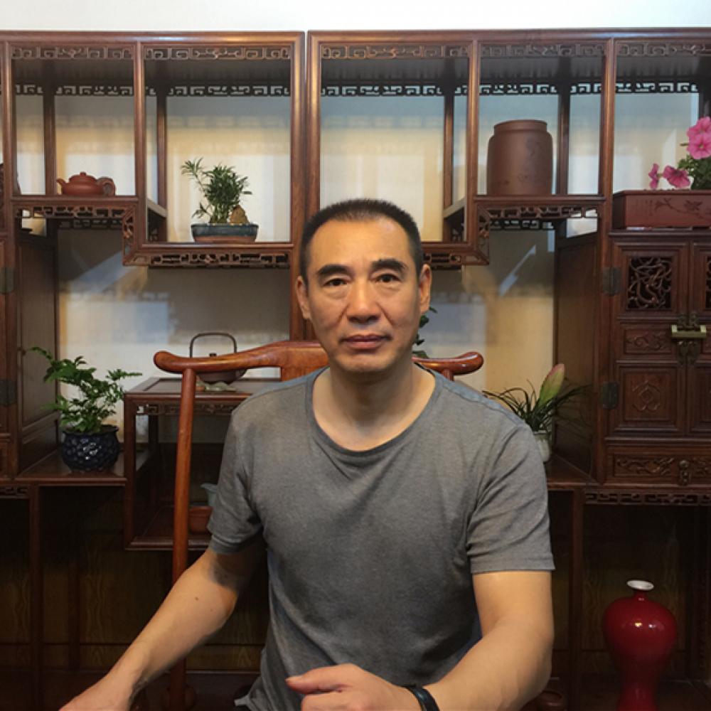 紫砂艺人许士群，正高级工艺美术师