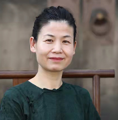 紫砂艺人许学芳，正高级工艺美术师（乡土人才评审获得）