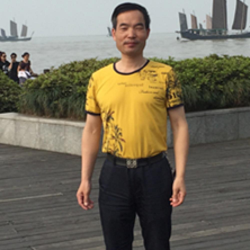 紫砂艺人许定华，正高级工艺美术师