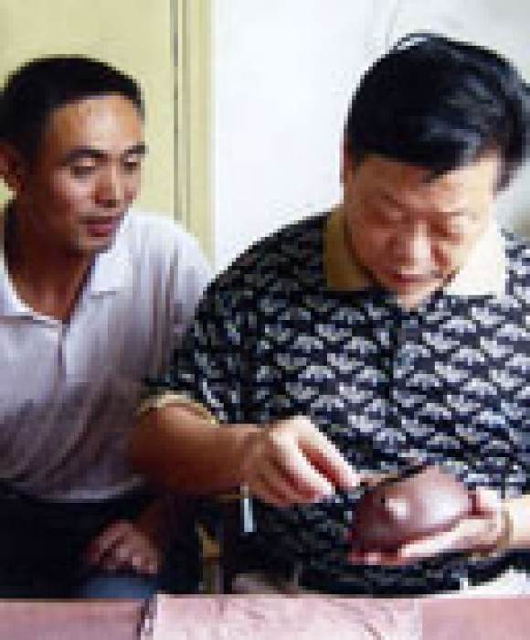 紫砂艺人许建生，工艺美术师