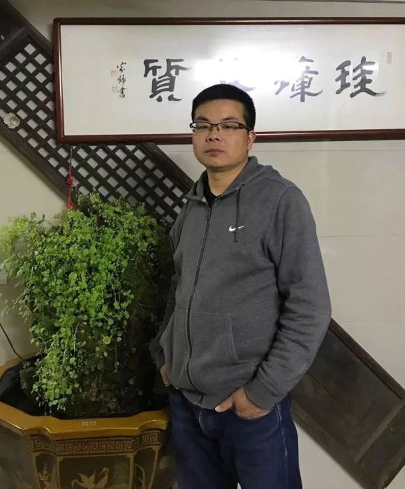 紫砂艺人许建锋，工艺美术员