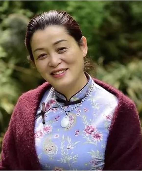 紫砂艺人许敏芳，正高级工艺美术师