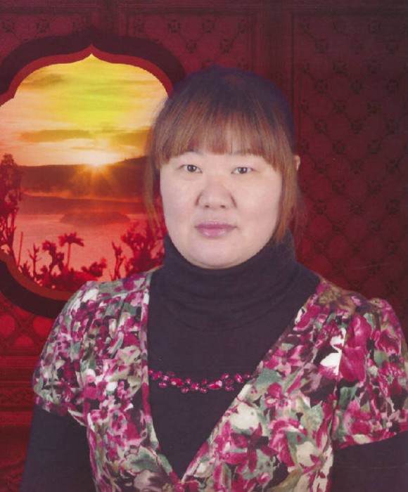 紫砂艺人许曙芳，助理工艺美术师