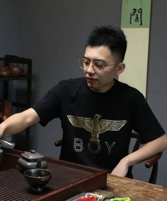 紫砂艺人许欢，助理工艺美术师