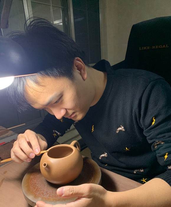 紫砂艺人许琦，助理工艺美术师