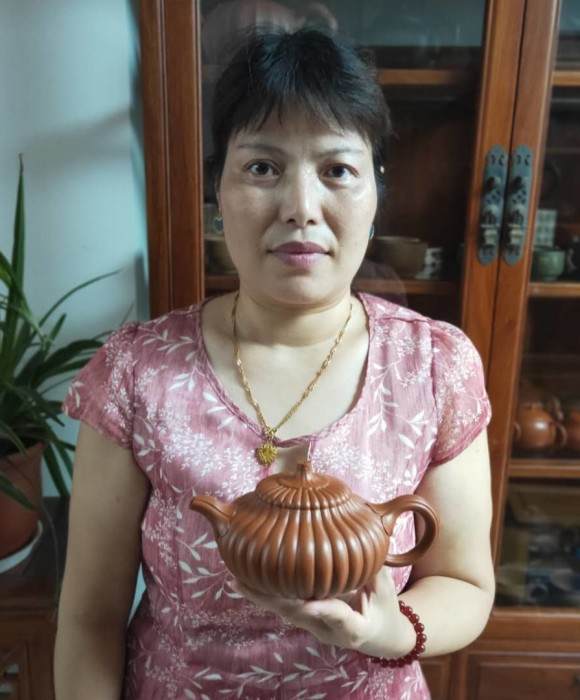 紫砂艺人许美芳，工艺美术师