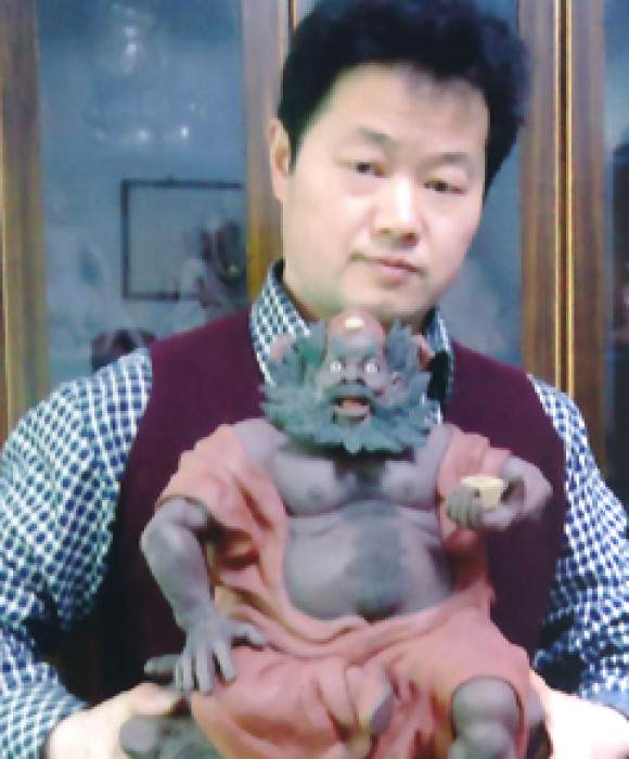 紫砂艺人许良平，高级工艺美术师