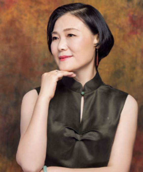 紫砂艺人许艳春，正高级工艺美术师