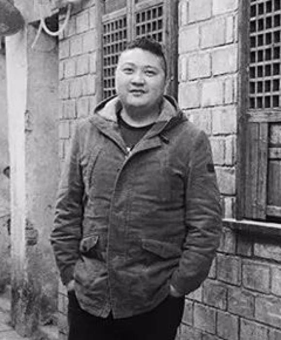 紫砂艺人诸知冰，工艺美术师