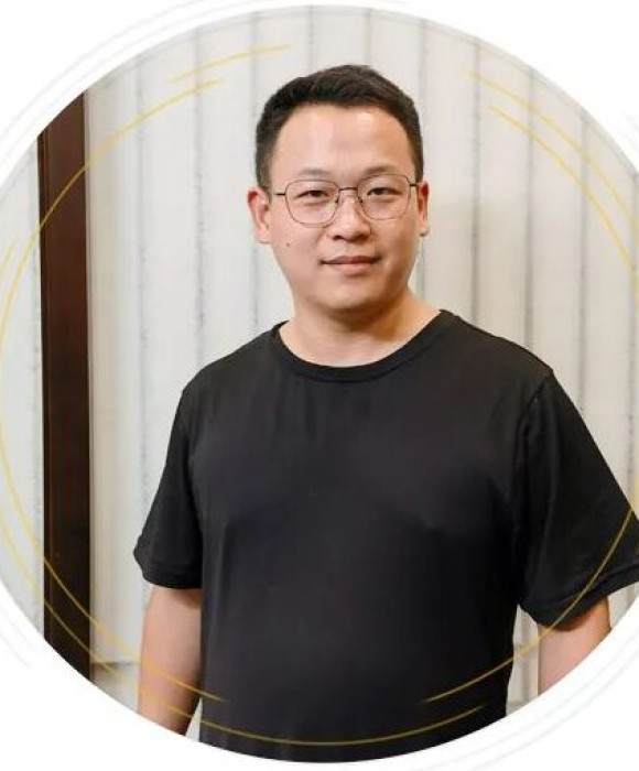 紫砂艺人谈兴，工艺美术员