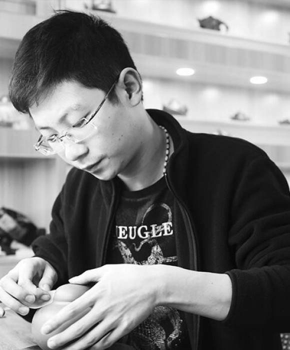 紫砂艺人谢浚谦，工艺美术师