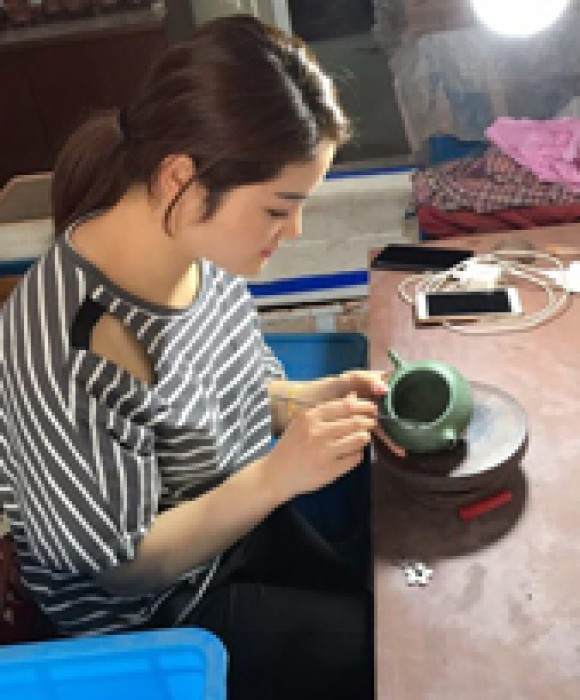 紫砂艺人谢环环，高级工艺美术师