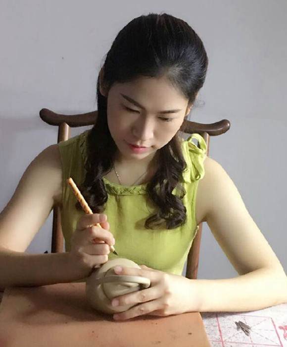 紫砂艺人谢玲娇，工艺美术师