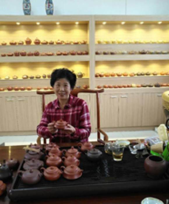 紫砂艺人谢美华，工艺美术师