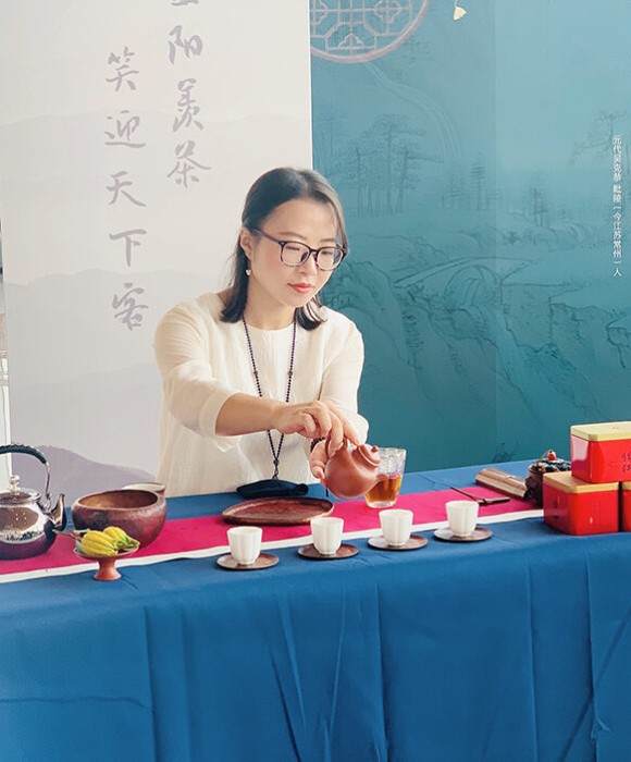 紫砂艺人谢辰晨，助理工艺美术师