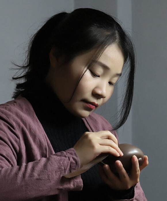 紫砂艺人谭伟兰，工艺美术师