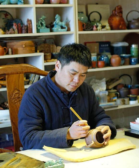 紫砂艺人谷士兵，工艺美术师
