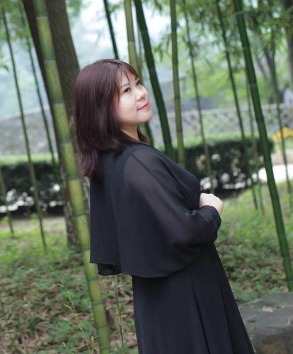紫砂艺人费晓青，工艺美术员