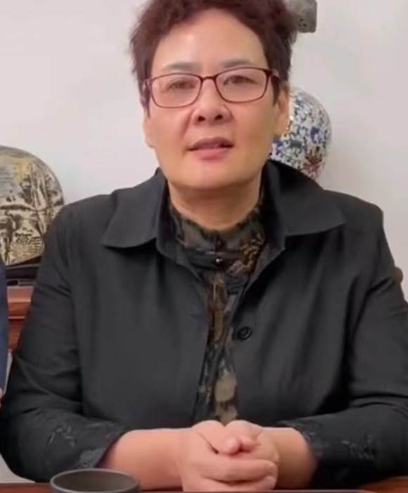 紫砂艺人贾丽娟，助理工艺美术师