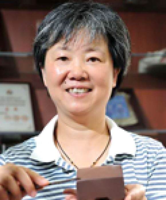 紫砂艺人赵明敏，正高级工艺美术师