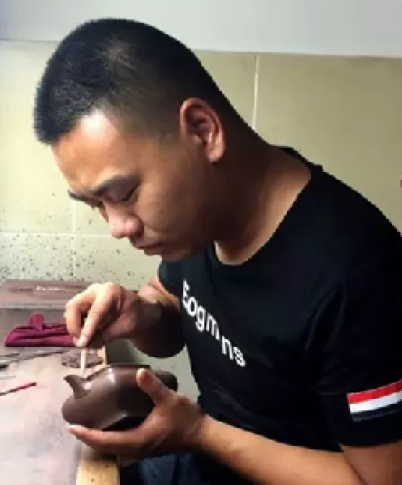 紫砂艺人赵祥，助理工艺美术师