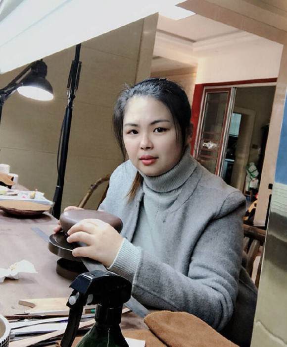 紫砂艺人赵莹，助理工艺美术师