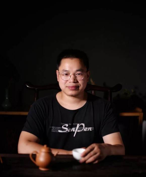 紫砂艺人赵飞，助理工艺美术师