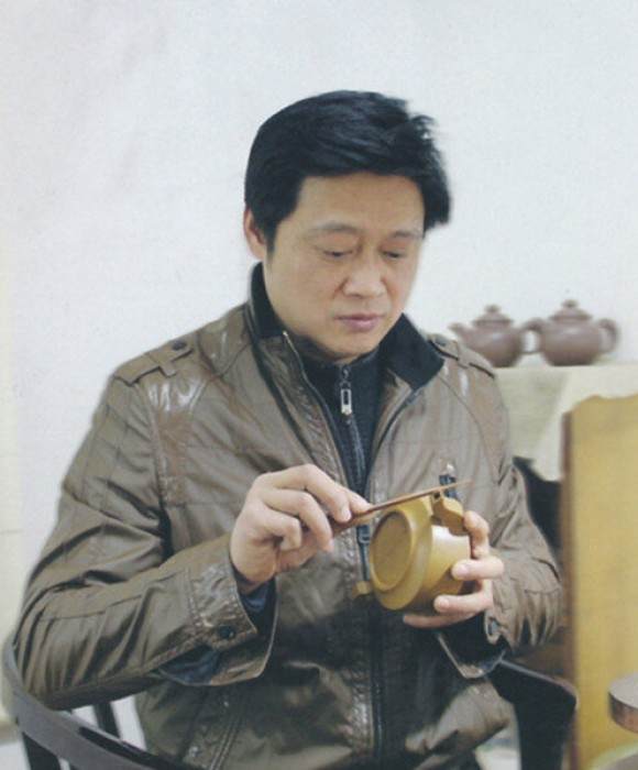 紫砂艺人路亮明，助理工艺美术师