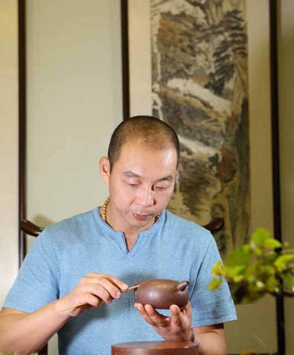 紫砂艺人路学峰，高级工艺美术师