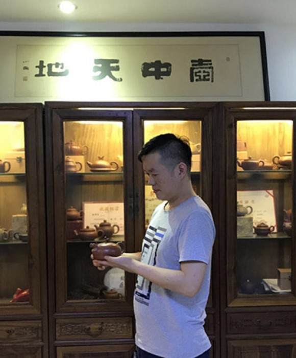 紫砂艺人路群星，工艺美术师