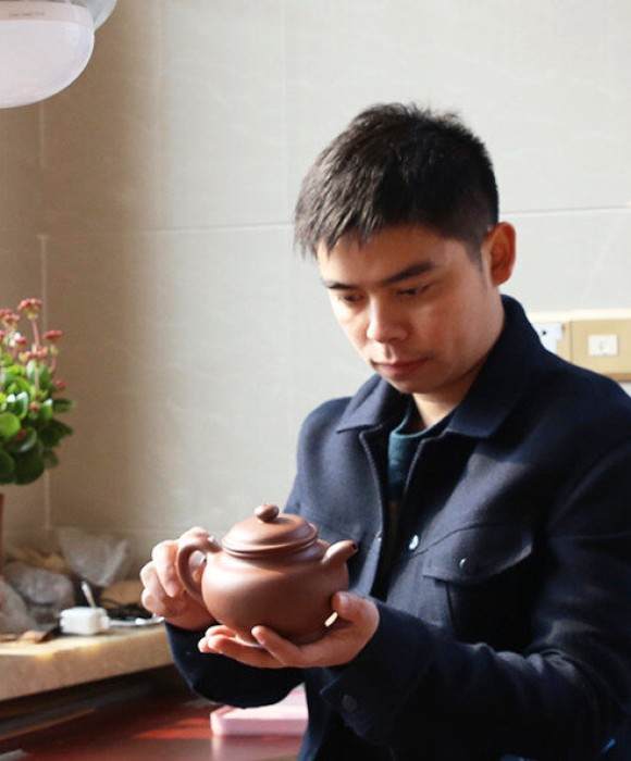 紫砂艺人路运达，助理工艺美术师