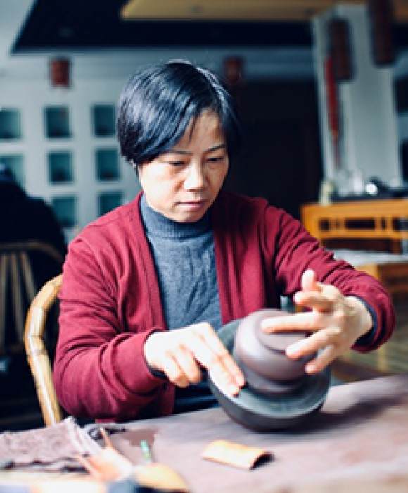 紫砂艺人邓瑛，助理工艺美术师