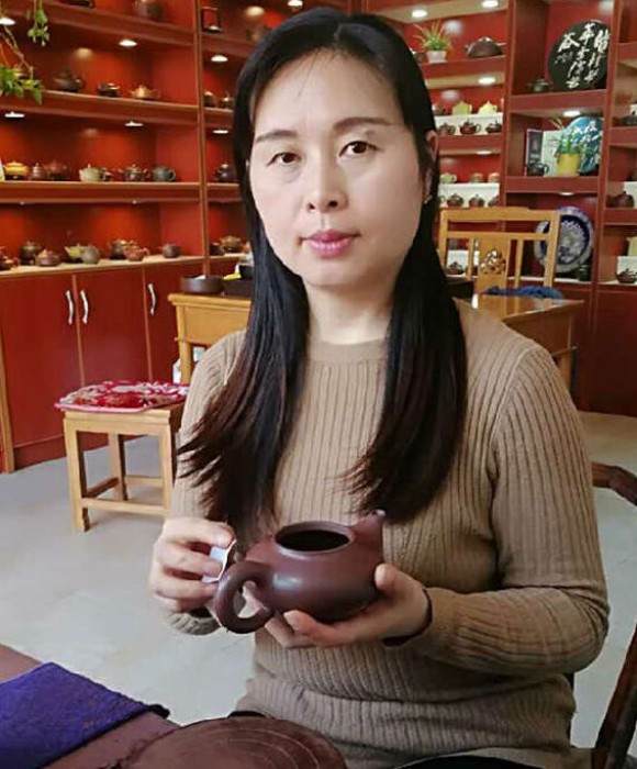 紫砂艺人邓翠萍，工艺美术师