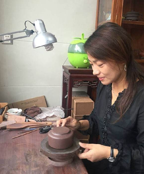 紫砂艺人邰丽燕，助理工艺美术师