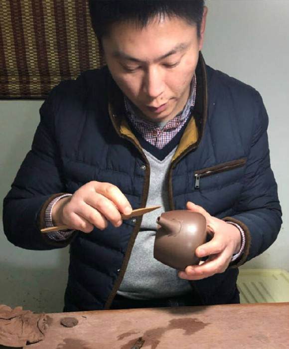 紫砂艺人邵仕军，工艺美术师