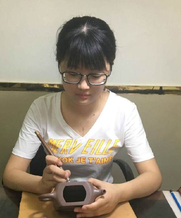 紫砂艺人邵婉清，工艺美术师