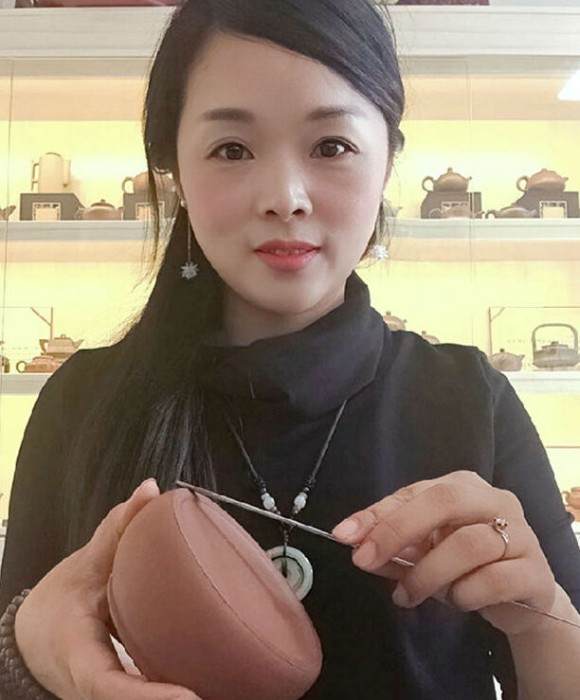 紫砂艺人邵小云，工艺美术师