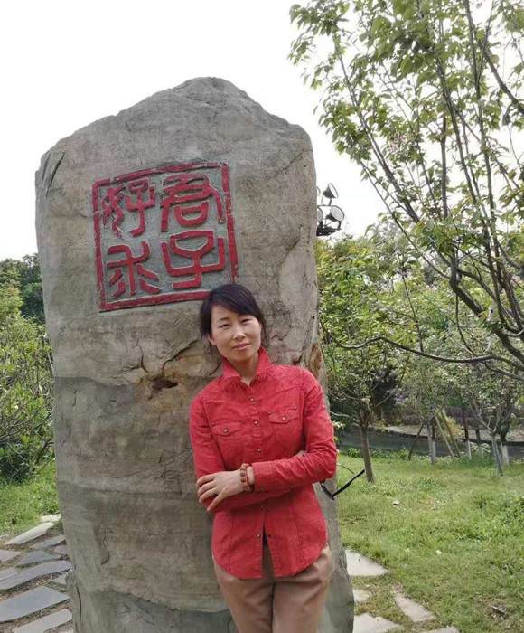 紫砂艺人邵惠芳，工艺美术师