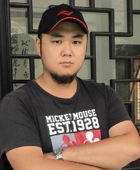 紫砂艺人邵文涛，工艺美术师